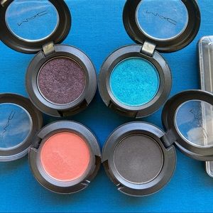 LOT - 4 MAC Eyeshadows & 1 Empty Pro Pan